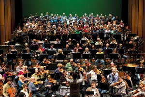 Orchester und Opernchor des Anhaltischen Theaters und der Opernchor des Theaters Magdeburg