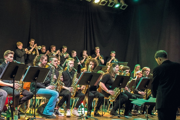 Das Junior Jazz Orchestra Dessau gemeinsam mit der Bigband des Domgymnasiums Verden vom Konzert in Verden.