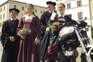   Eva Buse und Lennard Beckmann sind das Kinder-Lutherpaar 2018, Ivette Winkler und Klaus Pohl ihre erwachsenen Ausgaben.