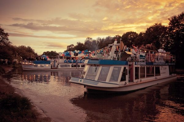 Bootskorso in der Dämmerung zum Laternenfest