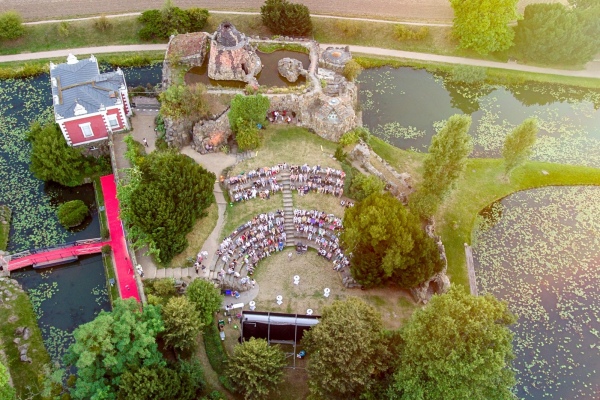 Insel Stein mit Vulkan (hier bei den Wörlitzer Filmtagen)