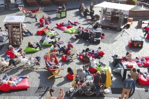 Lesen und Entspannen mitten in der Stadt