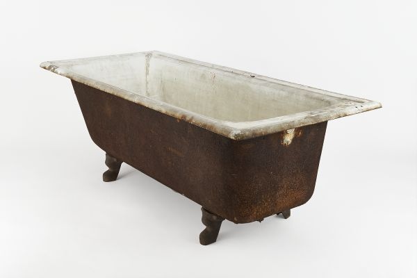 Baufoschung: Badewanne aus einem Meisterhaus