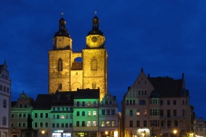 Stadtkirche Wittenberg im Abendblau