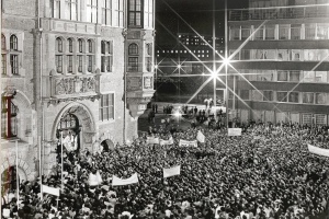 Zehntausende Menschen gingen auch in unserer Region im Herbst 1989 auf die Straße, um für Reformen und Demokratie zu demonstrieren. Allein in Dessau wurden am 3. November 1989 rund 50.000 Teilnehmer gezählt.