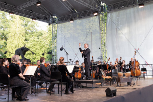 Eröffnungskonzert auf dem Theatervorplatz